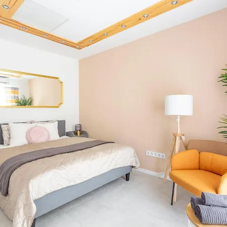 Apartamento Unique 3 Floor With 4bdrm, 3bthrm