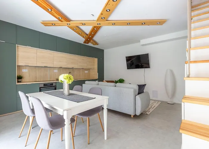 Unique 3 Floor With 4bdrm, 3bthrm Apartmán Budapešť
