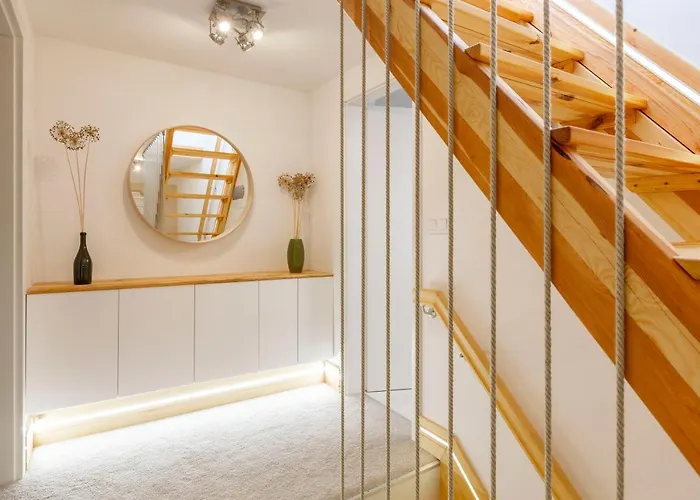 Unique 3 Floor With 4bdrm, 3bthrm