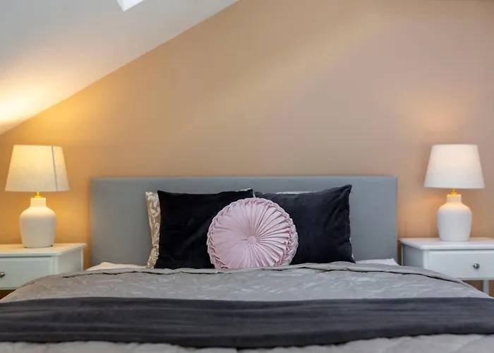 Unique 3 Floor With 4bdrm, 3bthrm *