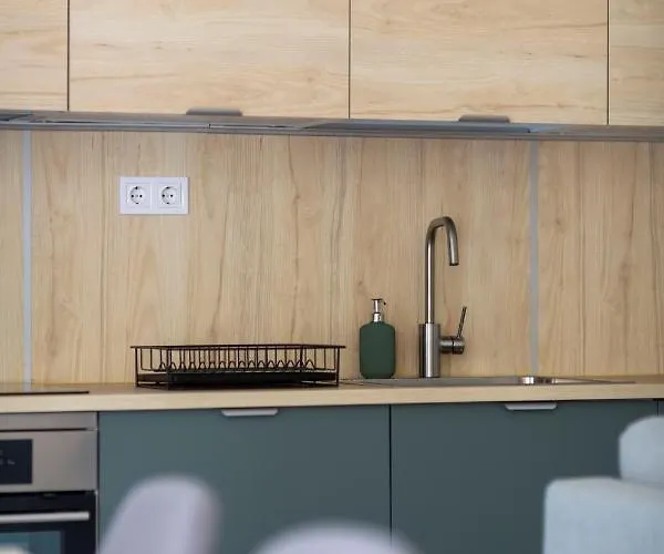 Unique 3 Floor With 4bdrm, 3bthrm Apartmán *