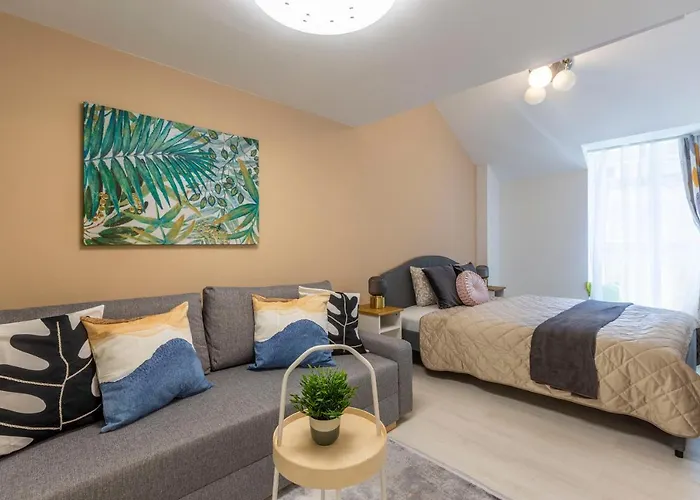 Unique 3 Floor With 4bdrm, 3bthrm Apartmán *
