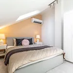 Unique 3 Floor With 4bdrm, 3bthrm * Budapesta