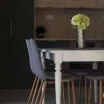 Unique 3 Floor With 4bdrm, 3bthrm Apartament