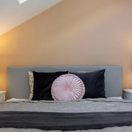 Unique 3 Floor With 4bdrm, 3bthrm *