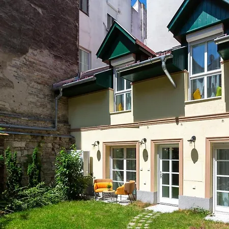 Appartement Unique 3 Floor With 4bdrm, 3bthrm