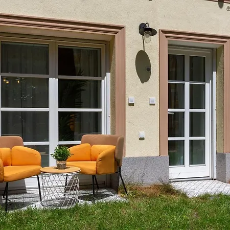 Apartman Unique 3 Floor With 4bdrm, 3bthrm *