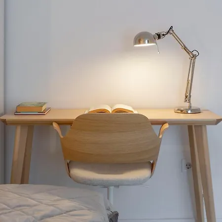 Appartement Unique 3 Floor With 4bdrm, 3bthrm *