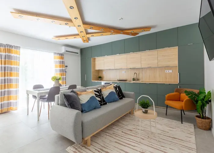 Unique 3 Floor With 4bdrm, 3bthrm * Budapest