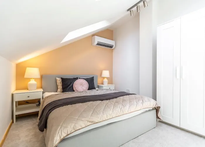 Unique 3 Floor With 4bdrm, 3bthrm * Budapest