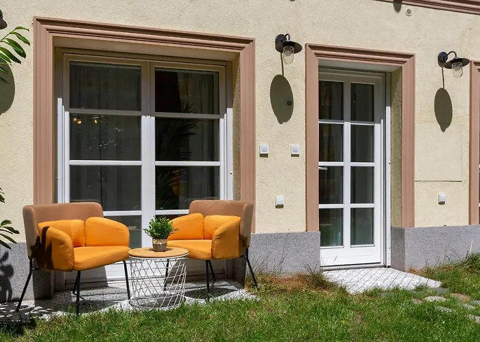 Lägenhet Unique 3 Floor With 4bdrm, 3bthrm *
