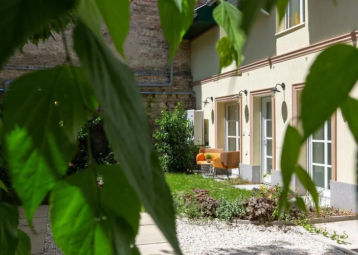 Lägenhet Unique 3 Floor With 4bdrm, 3bthrm *